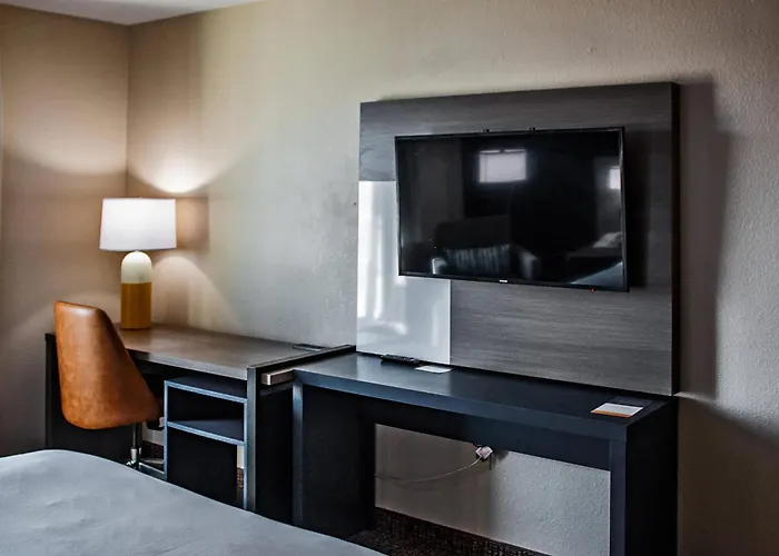 Comfort Inn & Suites Geneva- West Chicago